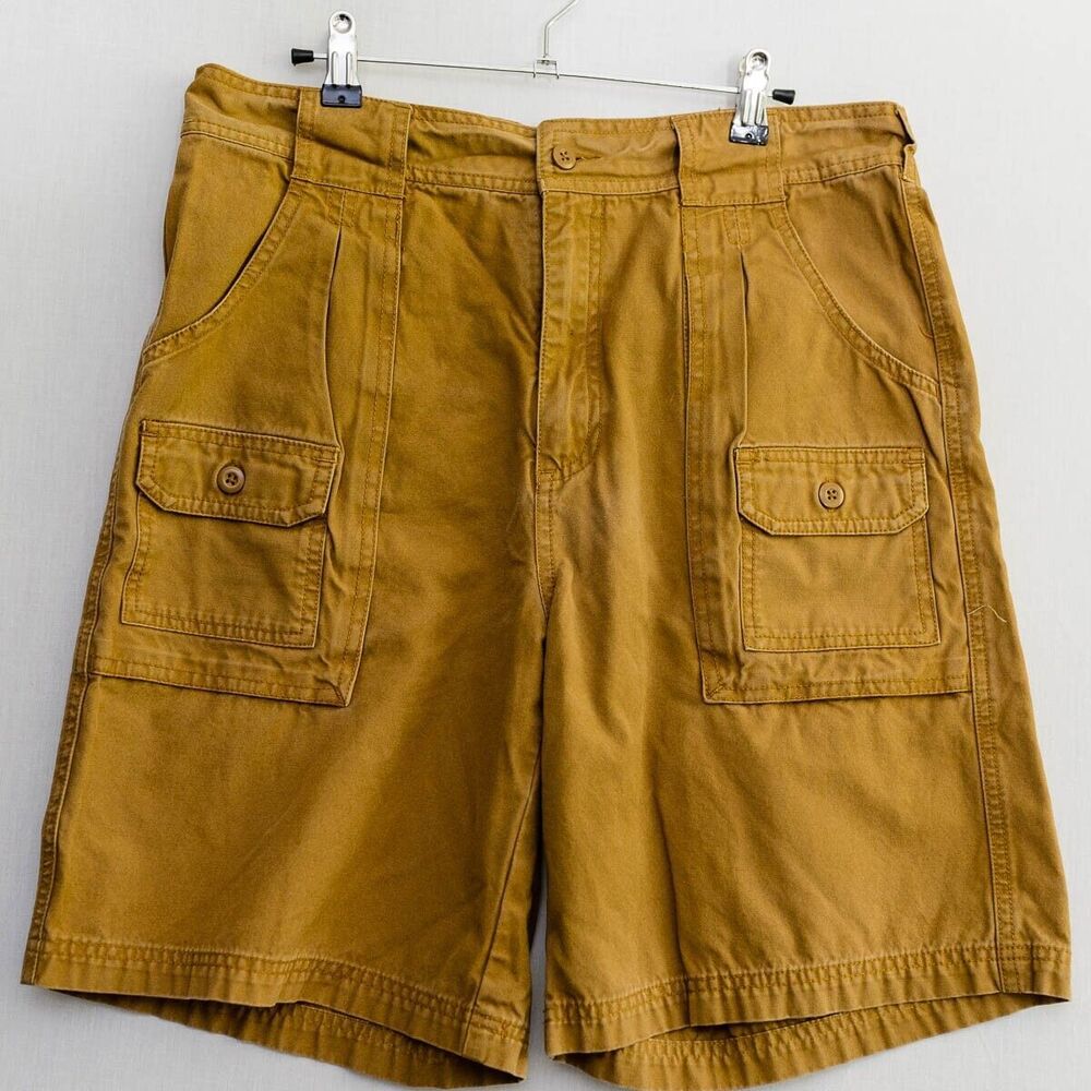 Cabela's Shorts Size 32 Khaki Cargo pockets Shorts Hiking Outdoors Utility